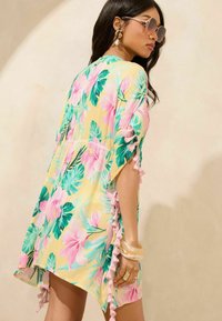 Lipsy Complementos de playa - yellow floral