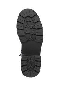 Suola di scarpa in gomma nera con un motivo di battistrada testurizzato caratterizzato da grip multidirezionali e incisioni circolari per una maggiore aderenza.