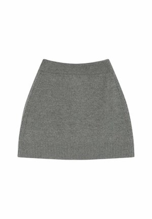 Jupe tricotée grise avec une taille côtelée, présentant une silhouette ajustée et un ourlet droit. Texture douce avec une couleur uniforme.