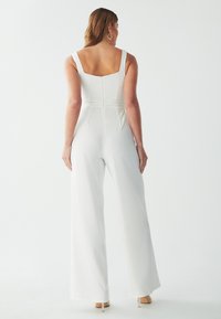 BWLDR ASCOT  - Mono - white