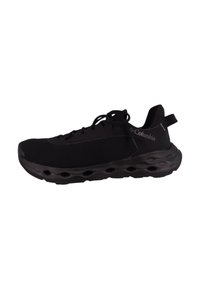 Zwarte Columbia sport sneaker met ademend bovenwerk van mesh, een cushioned zool met ovale uitsparingen en een trekband op de hiel.