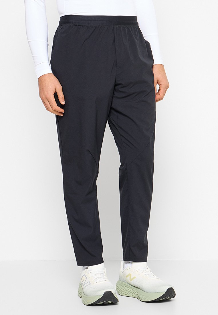 New Balance Trainingsbroek zwart New Balance Trainingsbroek zwart