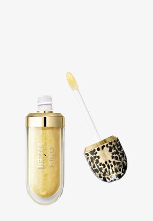 Flacon de gloss transparent avec un éclat doré, bouchon doré et applicateur à motif léopard partiellement retiré avec une baguette.