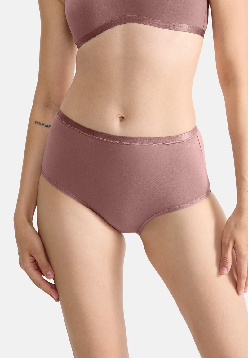 Korkeavyötäröiset, mauve-huonert hedelmät, jotka on valmistettu pehmeästä kankaasta, jonka pinta on sileä ja satiinivyötärö. Ominaisuuksia ovat minimalistinen muotoilu ilman kuvioita.