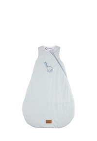 Helles blauer Schlafsack mit einem Giraffenstick, weichem Stoff, ärmellosem Design und einem seitlichen Reißverschluss. Verfügt über kleine blaue Punkte auf einer Seite.