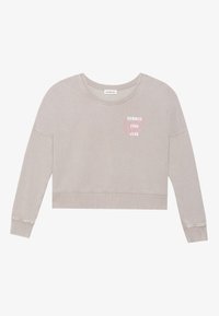 Lys grå cropped sweatshirt med lange ermer, myk tekstur, og "SUMMER LOVE CLUB" trykk i rosa. Har rund hals og ribbestrikket nederkant.