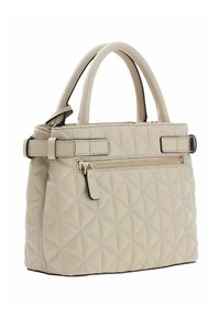 Sac à main matelassé beige avec deux anses supérieures, une poche zippée à l'avant et une bandoulière amovible. Le tissu est semblable au cuir avec une texture lisse.