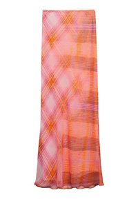 Écharpe transparente dans un motif écossais rose, orange et violet. Tissu léger avec des textures variées et un design fluide.