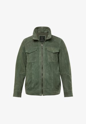 Grüne Wildlederjacke mit hohem Kragen, Frontreißverschluss und vier großen Taschen. Sie hat eine glatte Textur und minimale Nähdetails.