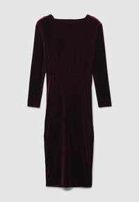 Burgunderrotes Samtkleid mit langen Ärmeln, einem runden Ausschnitt und einer taillierten Taille. Glatte Textur und knielanges Design.