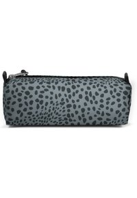 Grijze etui met zwart spikkelpatter, gemaakt van duurzaam materiaal, met een ritssluiting en een kleine lus voor bevestiging.