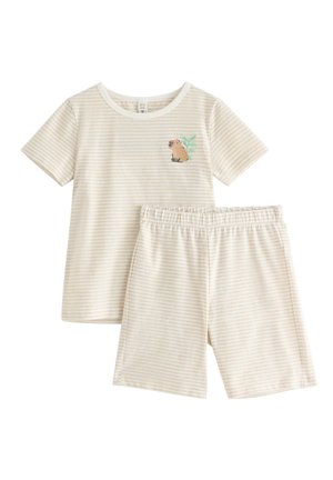 Sæt med kortærmet skjorte og shorts i creme og hvide striber med lille capybara og bladgrafik på skjortens bryst.
