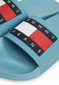 Tommy Jeans POOL SLIDE - Sandales de bain - skyscrape blue