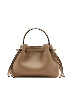 Bolso de mano marrón de cuero con un asa superior única, laterales con cordones y una superficie lisa y ligeramente texturizada sobre un fondo blanco.