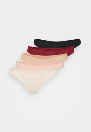 Septi pāri sieviešu stringu biksīšu dažādās krāsās: melnā, burgundy un trijās nokrāsās, kas atgādina ādu, ar šauru jostu un gludu audumu.