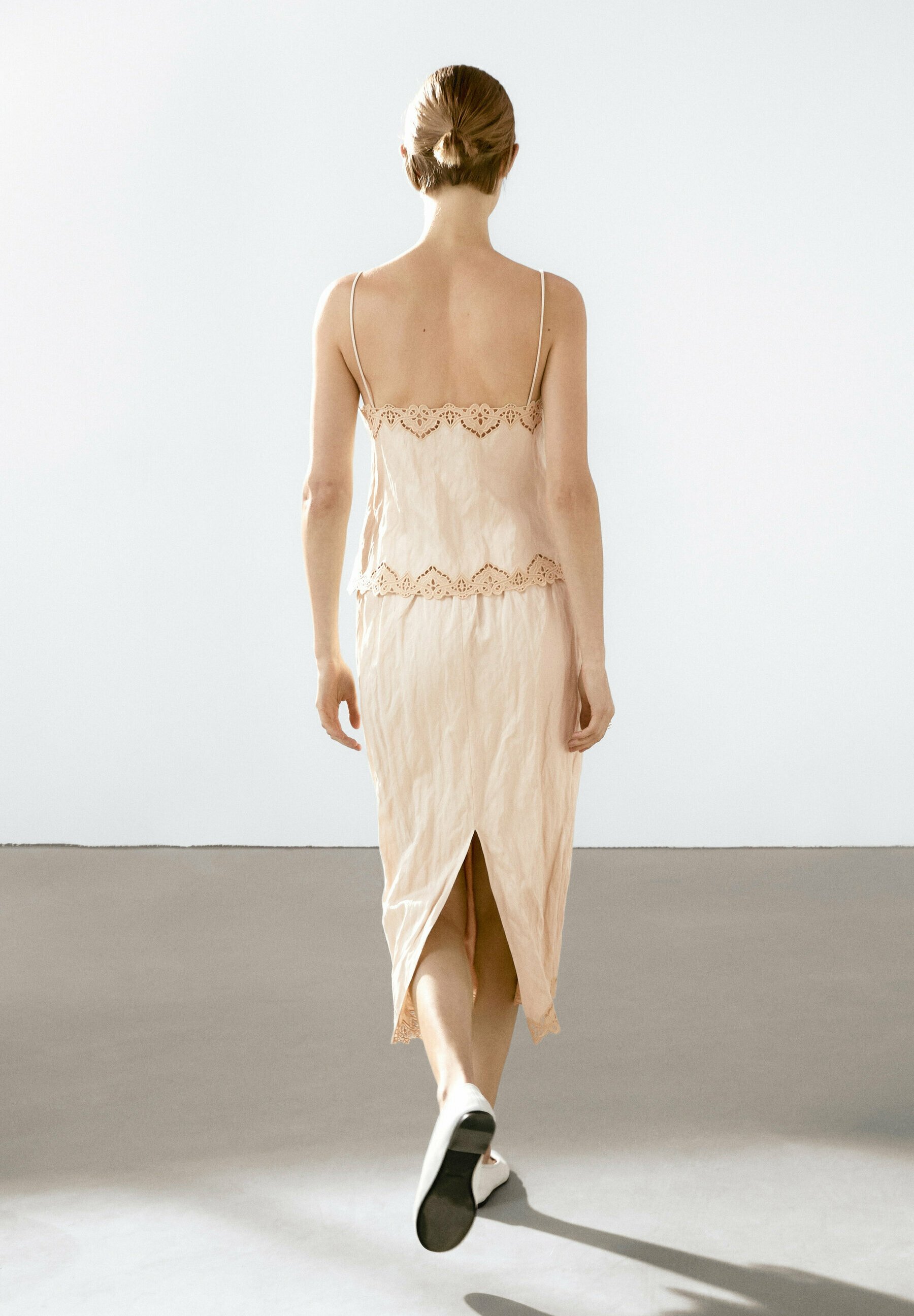 【Massimo Dutti】Flowing midi skirt with blonde lace detail Flowing check midi skirt · Cream · Smart / Skirts | Massimo