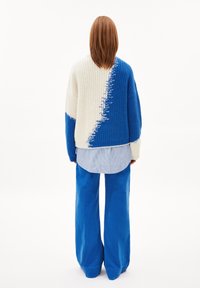 ARMEDANGELS MIYAAR  - Strickpullover - warm blue oatmilk