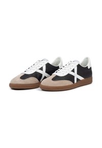 MUNICH Tenisky - black