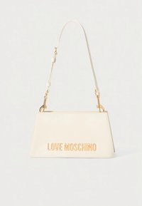 Valge kunstnahast käekott struktureeritud kujuga, kuldse tooniga riistvara ja esiküljel reljeefne "LOVE MOSCHINO" logo. Reguleeritav rihm.