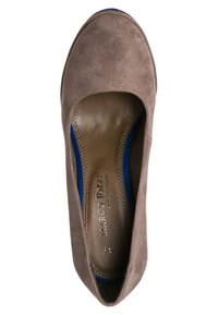 Chaussure plate en daim marron pour femme avec bout arrondi, doublure intérieure bleue et marque "Marco Tozzi" à l'intérieur, taille 37.