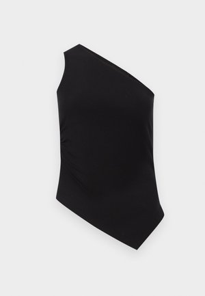 Débardeur noir asymétrique avec une bretelle unique ; fabriqué en tissu extensible à texture lisse et fronces sur le côté.