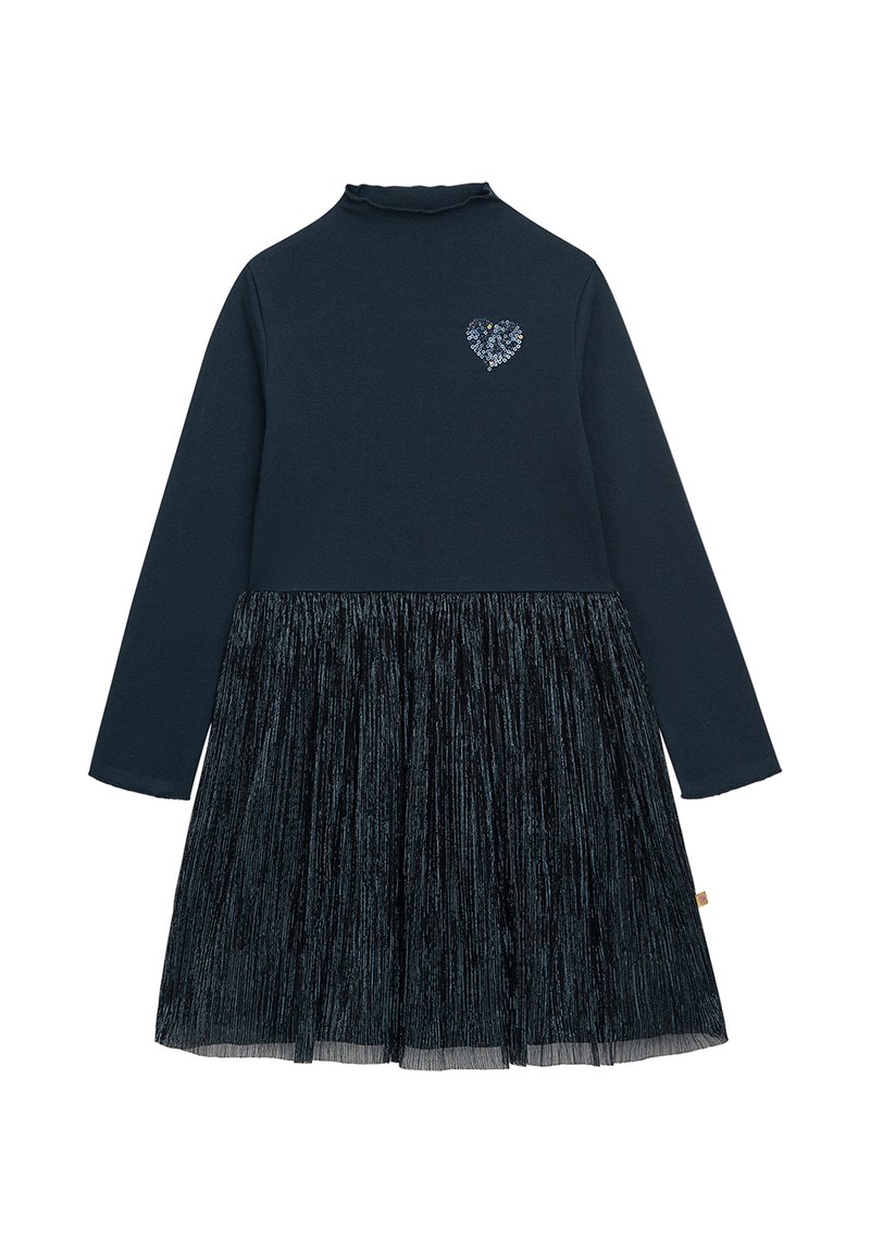 Langärmliges Kleid mit einem dunkelblauen Oberteil mit Herzdesign, das in einen plissierten, glänzenden schwarzen Rock mit strukturiertem Finish übergeht.