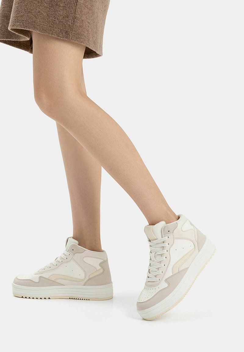 Damen Sneaker low | Bershka CONTRAST Sneaker high off white/offwhite - PS74711 Damen Sneaker low | Bershka CONTRAST Sneaker high off white/offwhite - PS74711