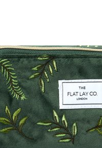 The Flat Lay Co. MARSHMALLOW FLAT LAY MAKEUP BOX BAG - Trousse - green leaves