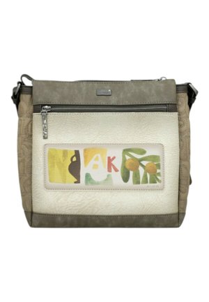 Prostokątna beżowo-szara torba na ramię z przednim suwakiem i kolorową abstrakcyjną łatką z literami i prostymi kształtami.