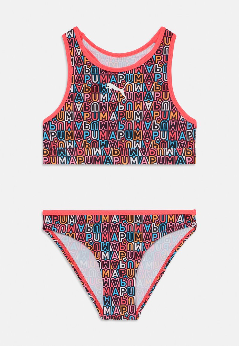 Dvojdelenega kopalnega kostuma z zgornjim delom na kratke rokave in bikini dnom. Narejen iz raztegljive tkanine z večbarvnim logotipom in rožnatim obrobom.