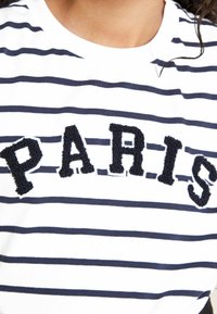 Lipsy SLOGAN - T-shirts print - black white