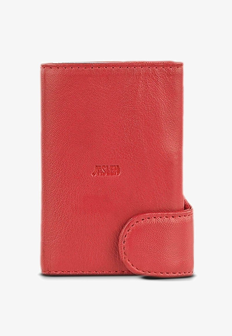 Cartera de cuero roja con textura suave, cierre de botón a presión, logotipo en relieve y diseño compacto. Sin patrones visibles ni accesorios adicionales.
