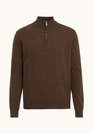 Maglione marrone con colletto alto e mezza zip. Realizzato in tessuto morbido, presenta maniche lunghe e orlo e polsini a costine.