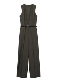 Olivgrüner Overall mit ärmellosem Design, tiefem V-Ausschnitt, vorderen Knöpfen und einem schwarzen Gürtel. Besitzt eine vertikale, gerippte Textur und weite Beine.