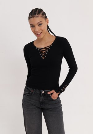 Bunny Field Frill Collar Pullover