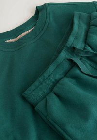 Unselected, teal blue