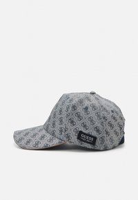 Casquette en tissu gris à motifs avec des accents bleu marine, dotée d'une visière incurvée et d'un écusson logo sur le côté.