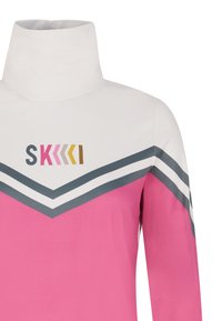 Dugi rukav majica u ružičastoj i bijeloj boji s visokim ovratnikom. Sadrži chevron pruge u sivoj boji i logo u ružičastoj i zlatnoj boji sprijeda.