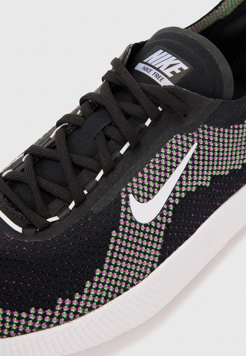 Nike Performance FREE 2025 - Sportovní boty - black/white/green strike/vivid purple