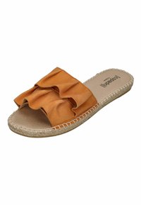 Flat slide sandal in orange suede with a ruffled strap, featuring a natural jute sole and beige stitching along the edge.