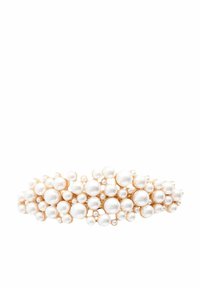 Accessorio per capelli in perle, caratterizzato da perle bianche di diverse dimensioni montate su una base dorata, con un design a grappolo e una superficie liscia.