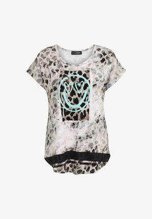 Short-sleeve leopard print top with black band hem and a turquoise smiley face with heart-shaped eyes on front.