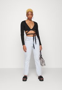 Even&Odd Petite Camisola de manga comprida - black