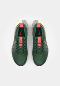 Nike Performance ZOOMX ZEGAMA 2 - Trail running shoes - fir/desert ochre/clay green/college grey/sail/bright crimson