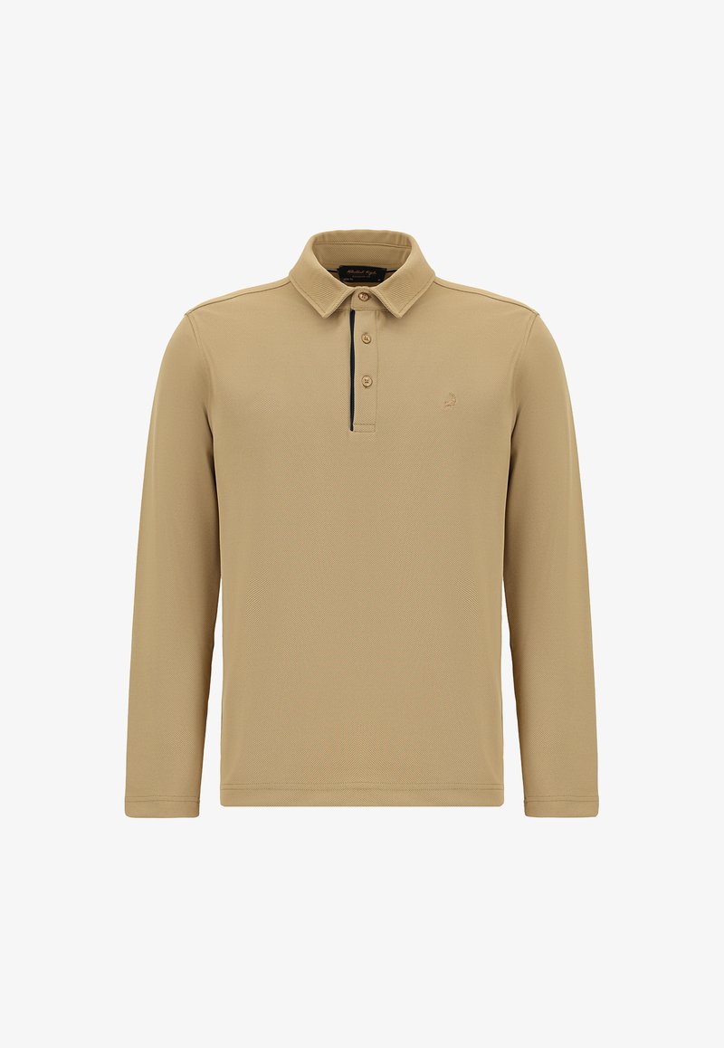 Beige Langarm-Polohemd mit einem Kragen, ausgestattet mit drei Knöpfen und einem strukturierten Stoff. Dezentes Logo auf der Brust.