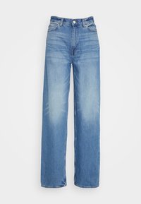 Jasnoniebieskie dżinsy o szerokich nogawkach z wysokim stanem, zapinane na guziki, z pięcioma kieszeniami. Gładka faktura z delikatnym przetarciem.