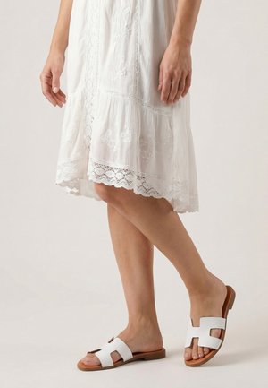 VENEZIA Pantofle - white
