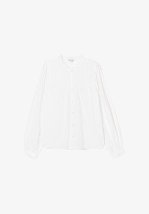 Witte lange mouwen blouse gemaakt van lichtgewicht stof, met een knoopsluiting aan de voorkant, een gerimpelde kraag en subtiele plooien op het lichaam.