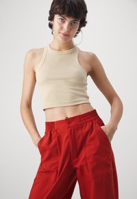 Jordan CORE - Pantalones deportivos - dune red