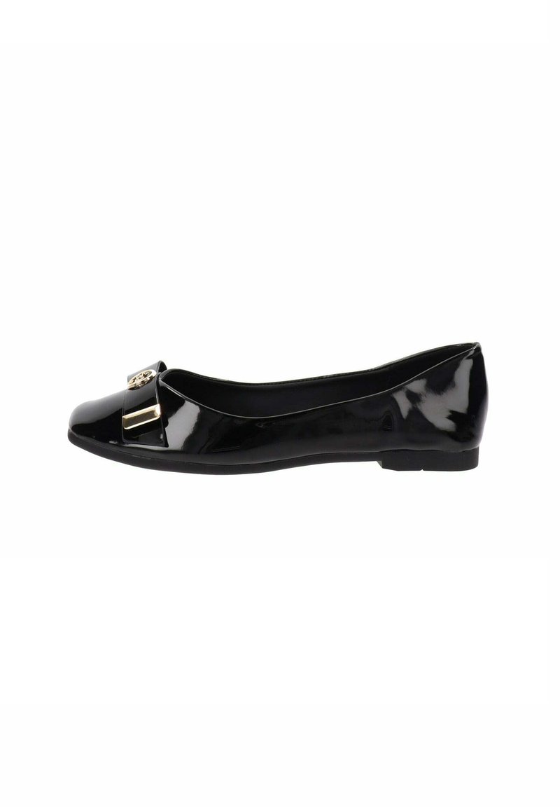 Zwarte gepatineerde leren ballet flats met een afgeronde neus, voorzien van een decoratieve gouden gesp aan de voorkant en een platte rubberen zool.